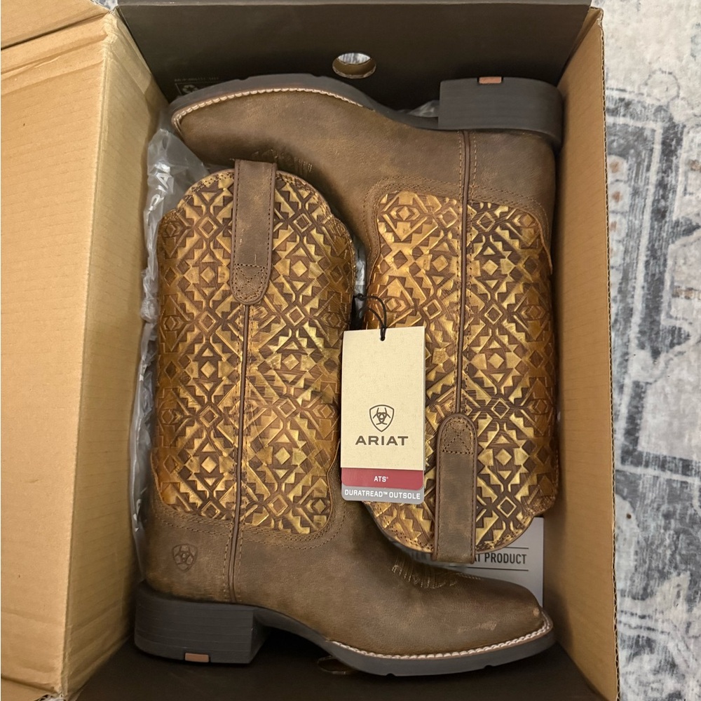 Ariat Embossed Leather Cowgirl  Boots in Brown  and gold. Ariat Cowgirl Boots
